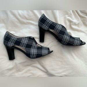 LifeStride Carla Peep Toe Bootie | Black Plaid | Size 8M